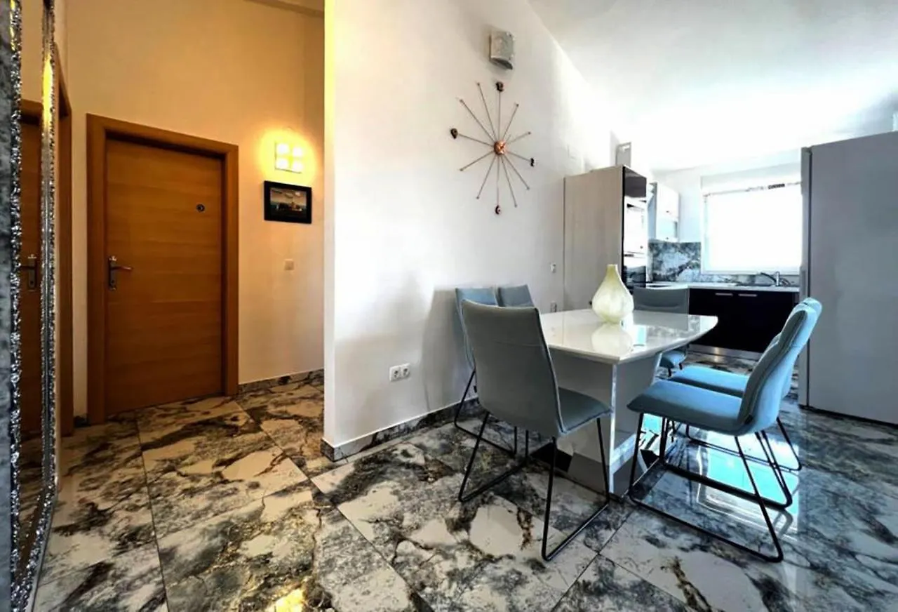 트로기르 Exclusive Penthouse On 100 Square Only 70 M From The Sea 아파트 0*,  크로아티아