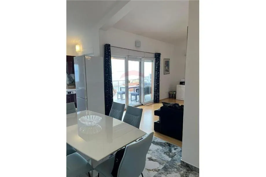 트로기르 Exclusive Penthouse On 100 Square Only 70 M From The Sea 아파트 크로아티아