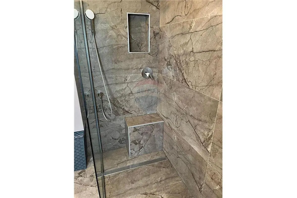 트로기르 Exclusive Penthouse On 100 Square Only 70 M From The Sea 아파트