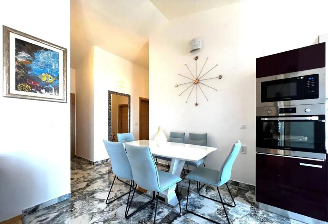 Exclusive Penthouse On 100 Square Only 70 M From The Sea Apartment Trogir